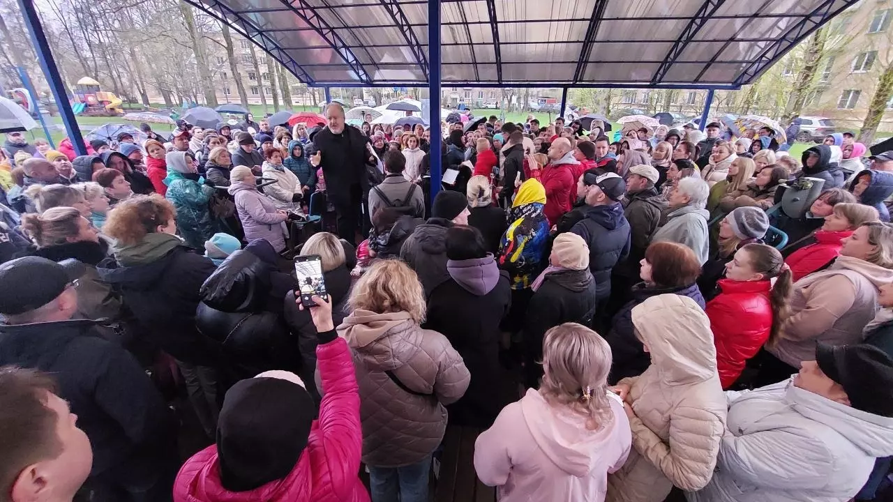Родители московского поселка Восточный выступили против сноса единственных двух школ ради строительства высоток и освоения 5 миллиардов рублей застройщиками