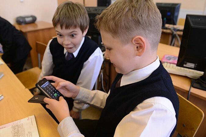 Российским школьникам запретят пользоваться гаджетами