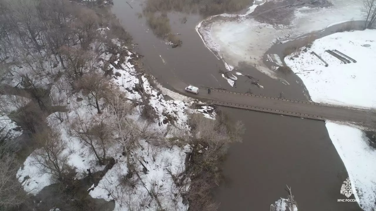 От наводнения в Башкирии спасли взрывы льда на горных реках