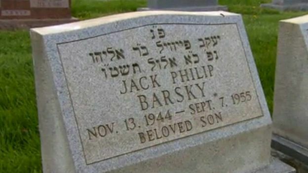 Настоящий Джек Барски похоронен на еврейском кладбище в Глендейле, штат Нью-Йорк