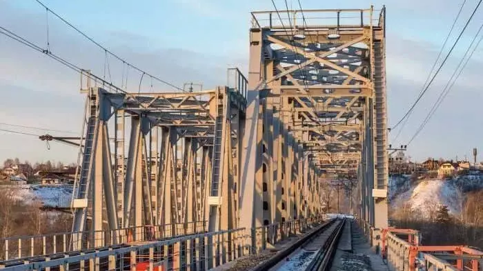 Железнодорожный мост стал объектом нападения неизвестных злоумышленников