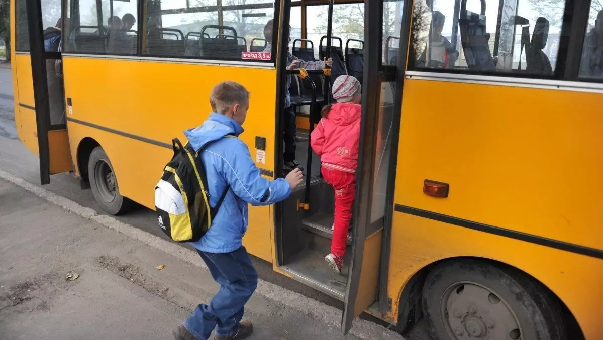 Белгородская область эвакуирует 9 тысяч детей из-за обстрелов: более 6 тысяч уже вывезены.