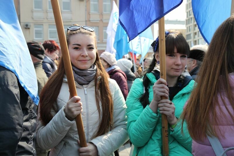 РБК: на праздничном митинге в Москве была платная массовка