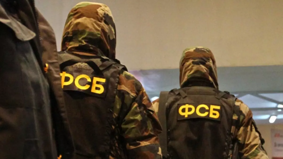 В Ингушетии объявлен режим КТО: спецназ ФСБ выкуривает из дома засевших боевиков.
