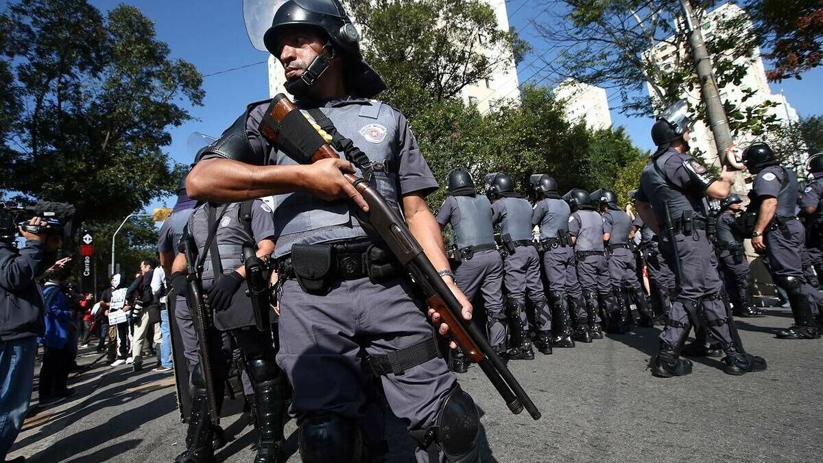 В Бразилии армия и полиция наводят порядок, но в стране остаются очаги сопротивления