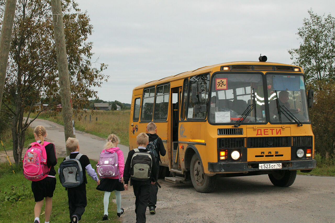 В Минэкономразвития предложили возить детей на старых автобусах
