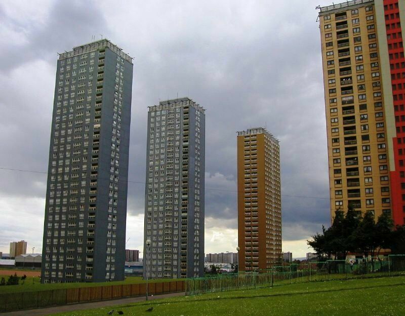 Жители трущоб не оценили достоинств  жилых небоскребов