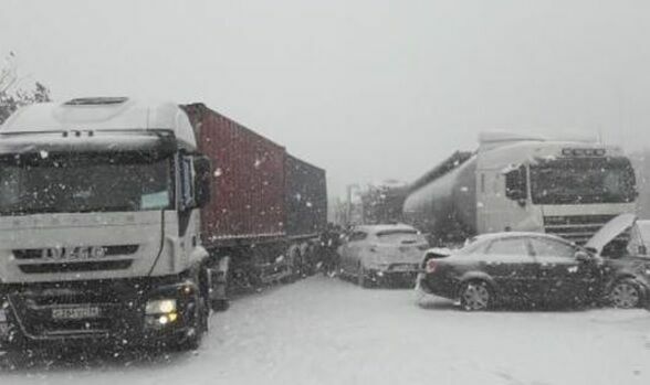 В Ростовской области сильный снегопад привел к чрезвычайной ситуации
