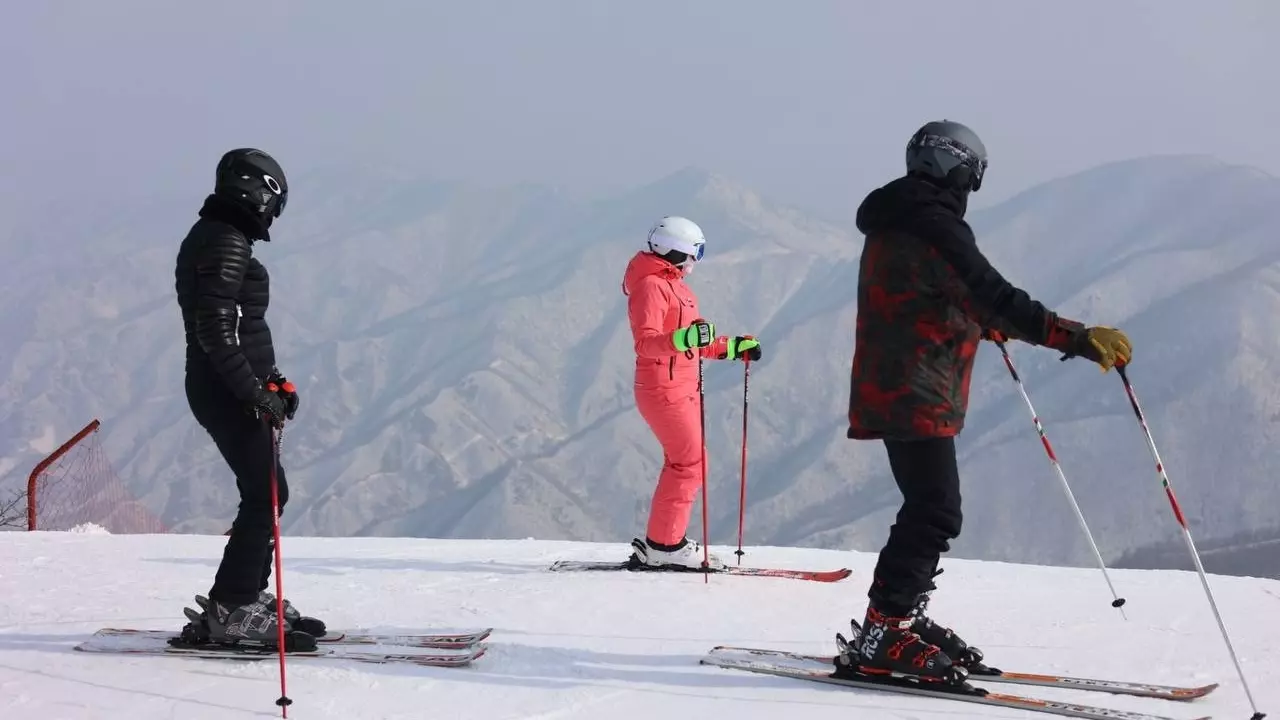 Российские лыжники заявили, что на северокорейских подъемниках «совсем нет очередей»