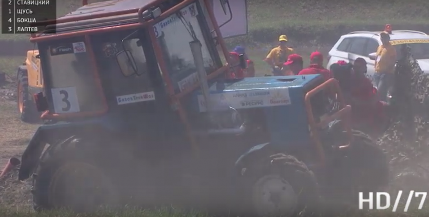 Видео дня: в Ростове гонка тракторов едва не закончилась трагедией