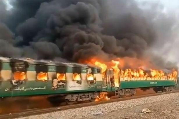 В Пакистане 62 человека погибли при пожаре в поезде