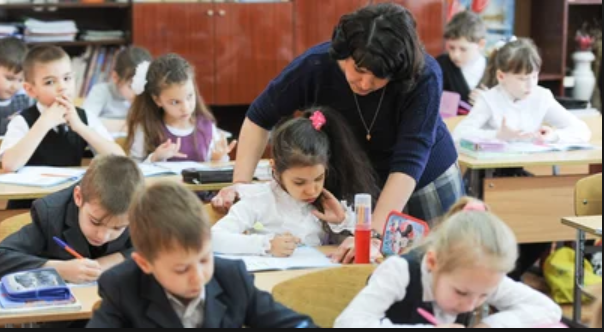 Со слезами на глазах: в Тольятти учительница показала свой расчетный лист