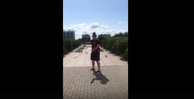 В Брянске возбудили дело из-за танца со скакалкой у памятника