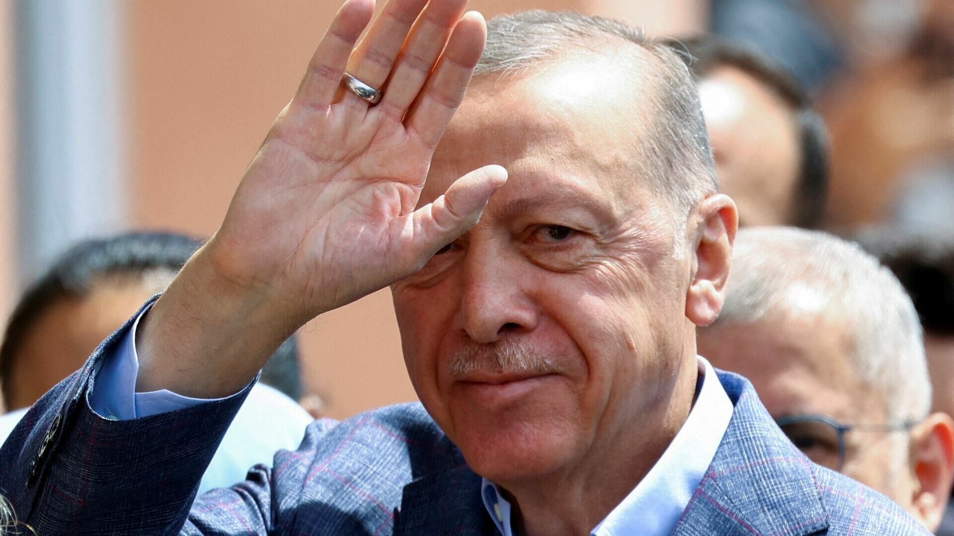 Турция замерла в ожидании итогов выборов: Эрдоган или Кылычдароглу?