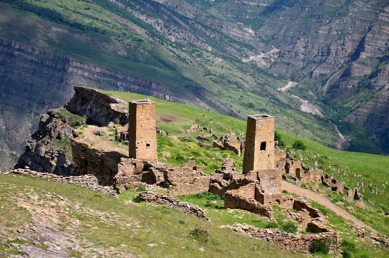 В дагестанском селе Гоор сохранились башни, которым более 400 лет
