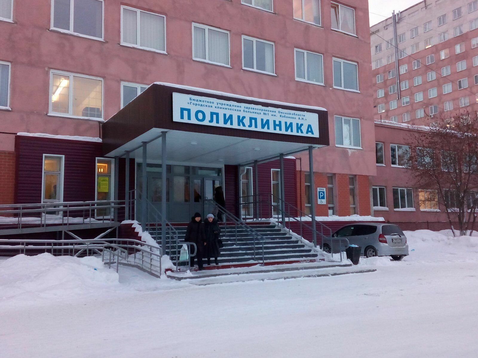 В Омске наконец достроили поликлинику-долгострой