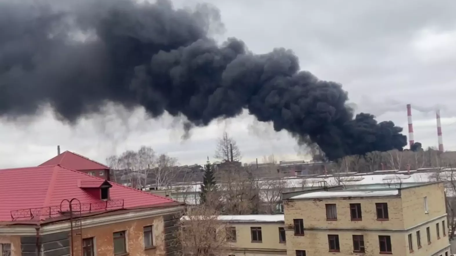 В Екатеринбурге горит УЗТМ