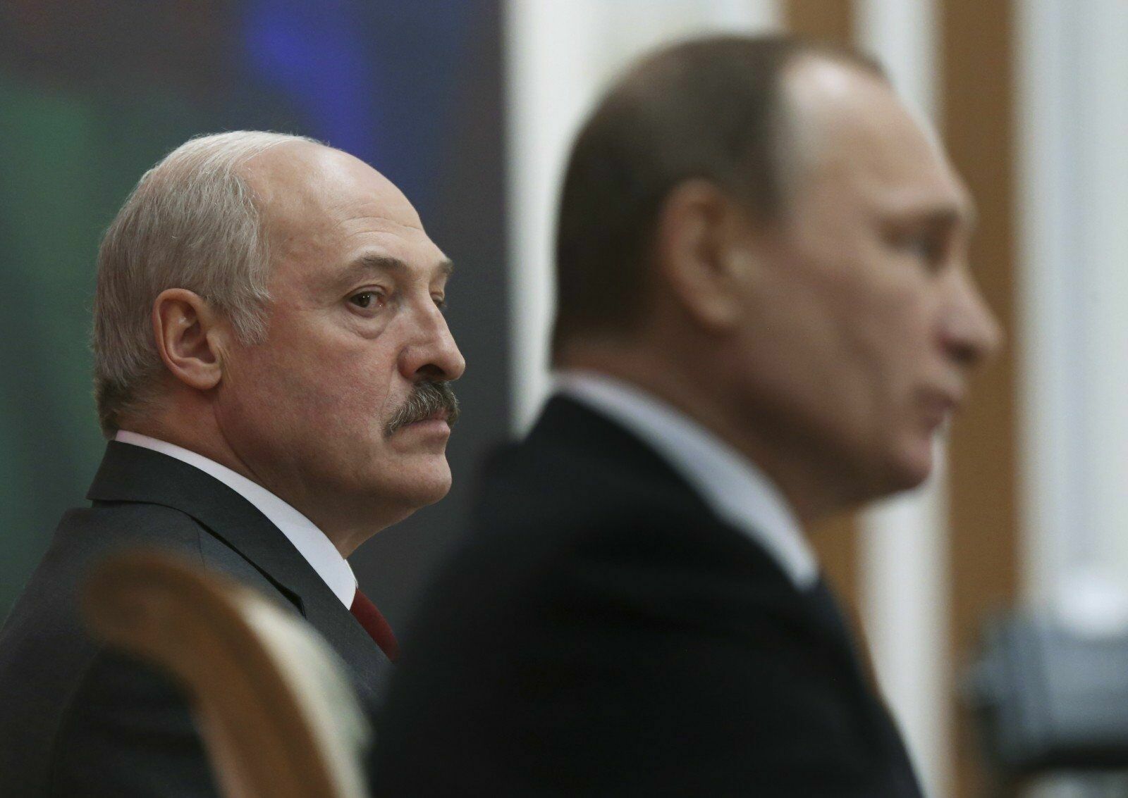 Лукашенко пришлось извиняться перед Путиным за "нехорошие" слова