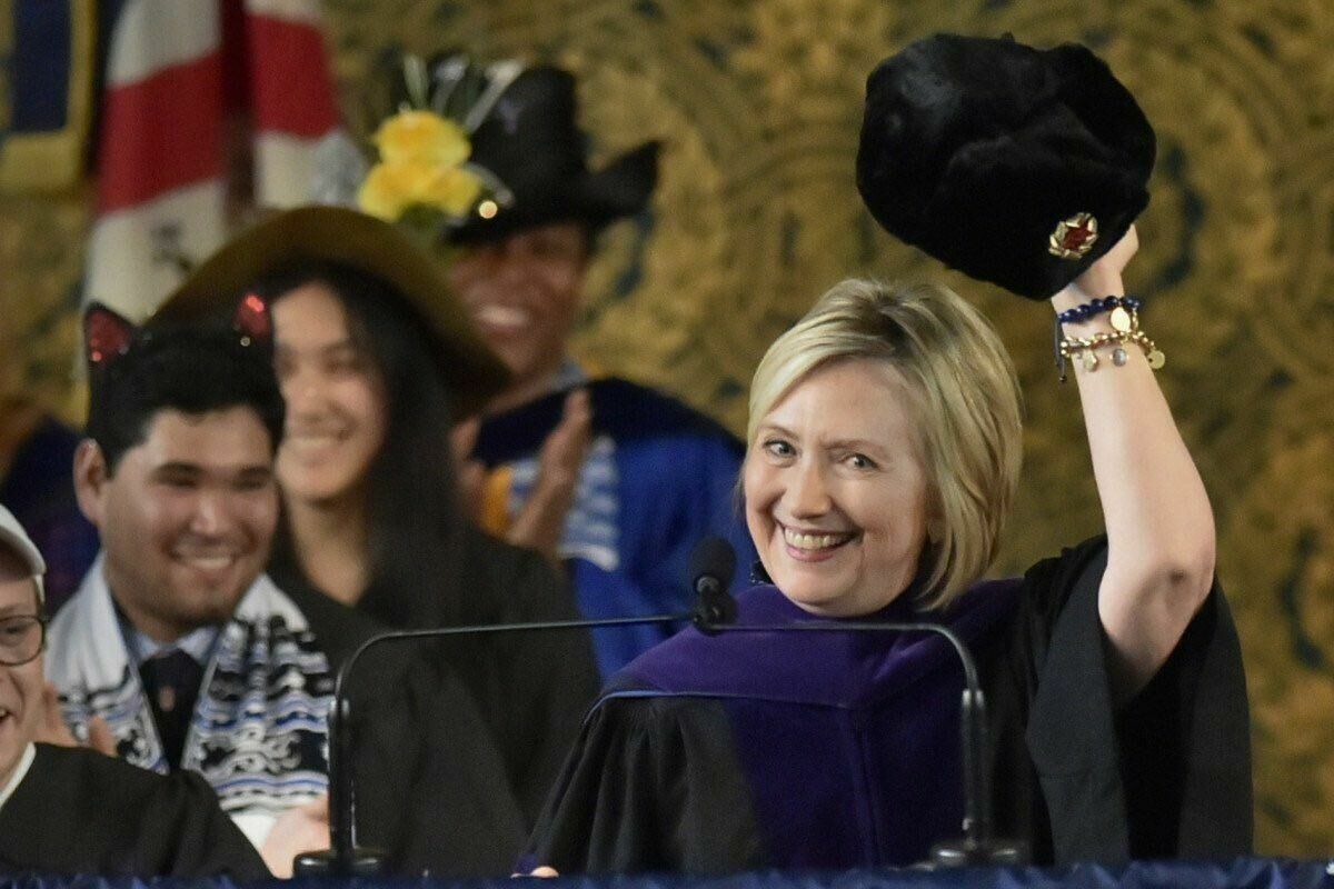 Фото дня: Хилари Клинтон надела русскую шапку-ушанку