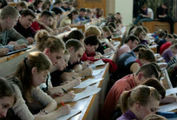 Жители 45 стран пишут сегодня «Тотальный диктант» на русском языке