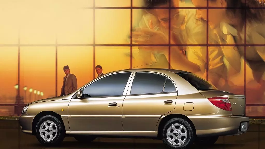 Киа Рио первого поколения выпускалась с 1999 по 2005 годы в кузовах седан и универсал