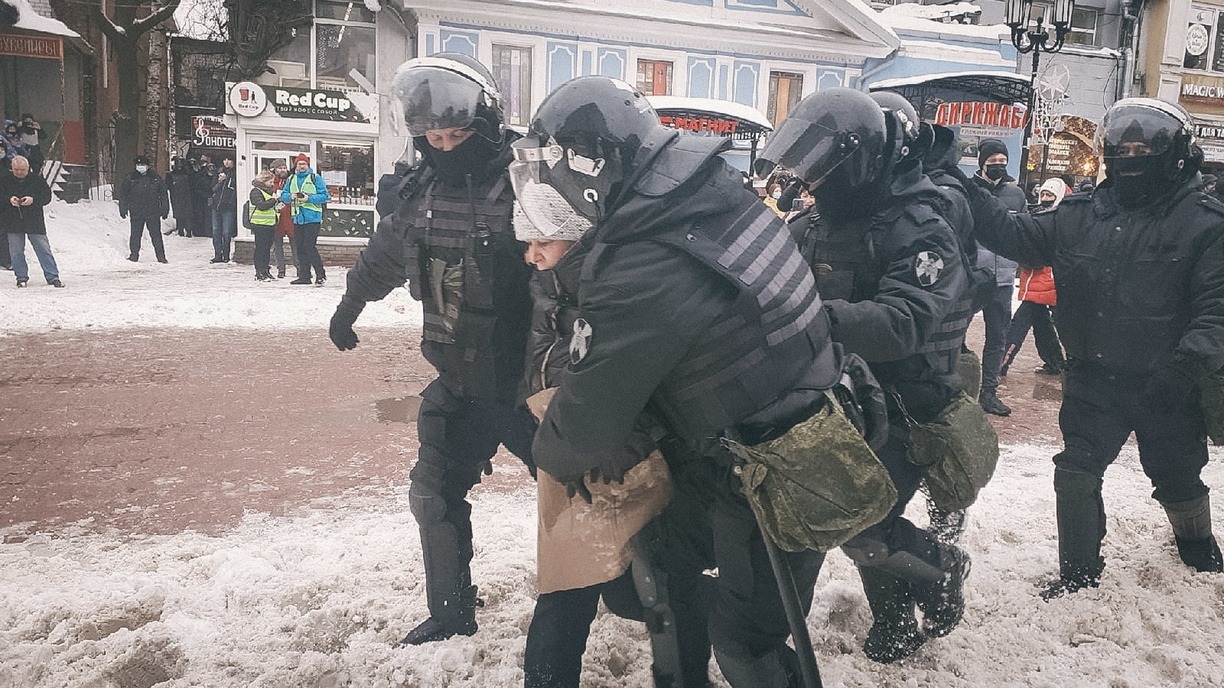 Работа полиции и Росгвардии во время разгона митингов в российских городах.