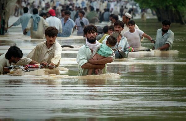 Наводнения в Пакистане унесли жизни более 180 человек