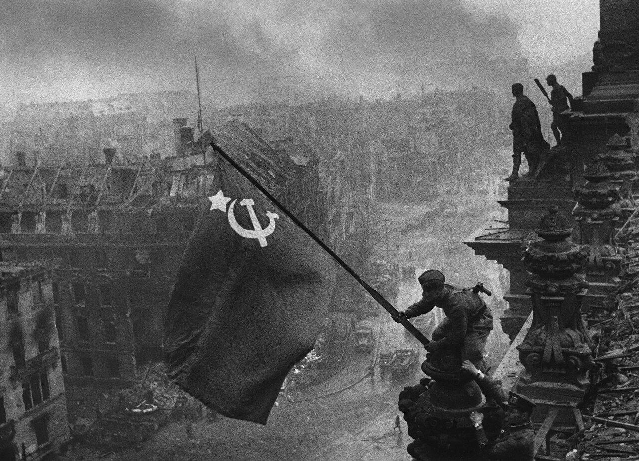 27 апреля: в 1945-м  Сталин просит американцев на Берлин не наступупать