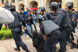 В Петербурге начались задержания участников одиночных пикетов