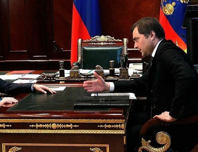 Около ноля: эксперты оценили наследство Суркова на плюс с минусом