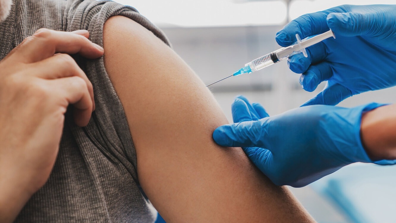 Вопрос дня: ждет ли нас новая обязательная вакцинация от коронавируса?