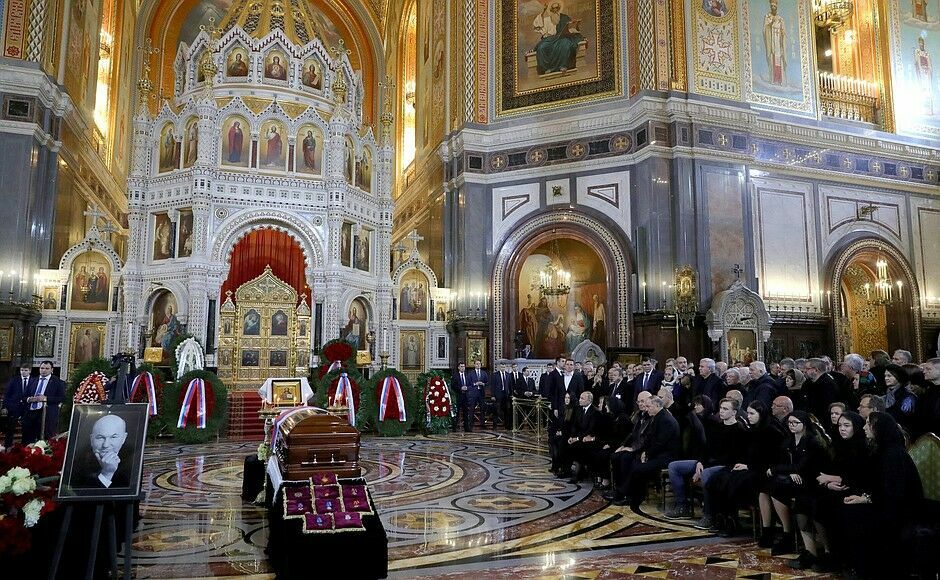В Москве прошли похороны бывшего мэра Юрия Лужкова