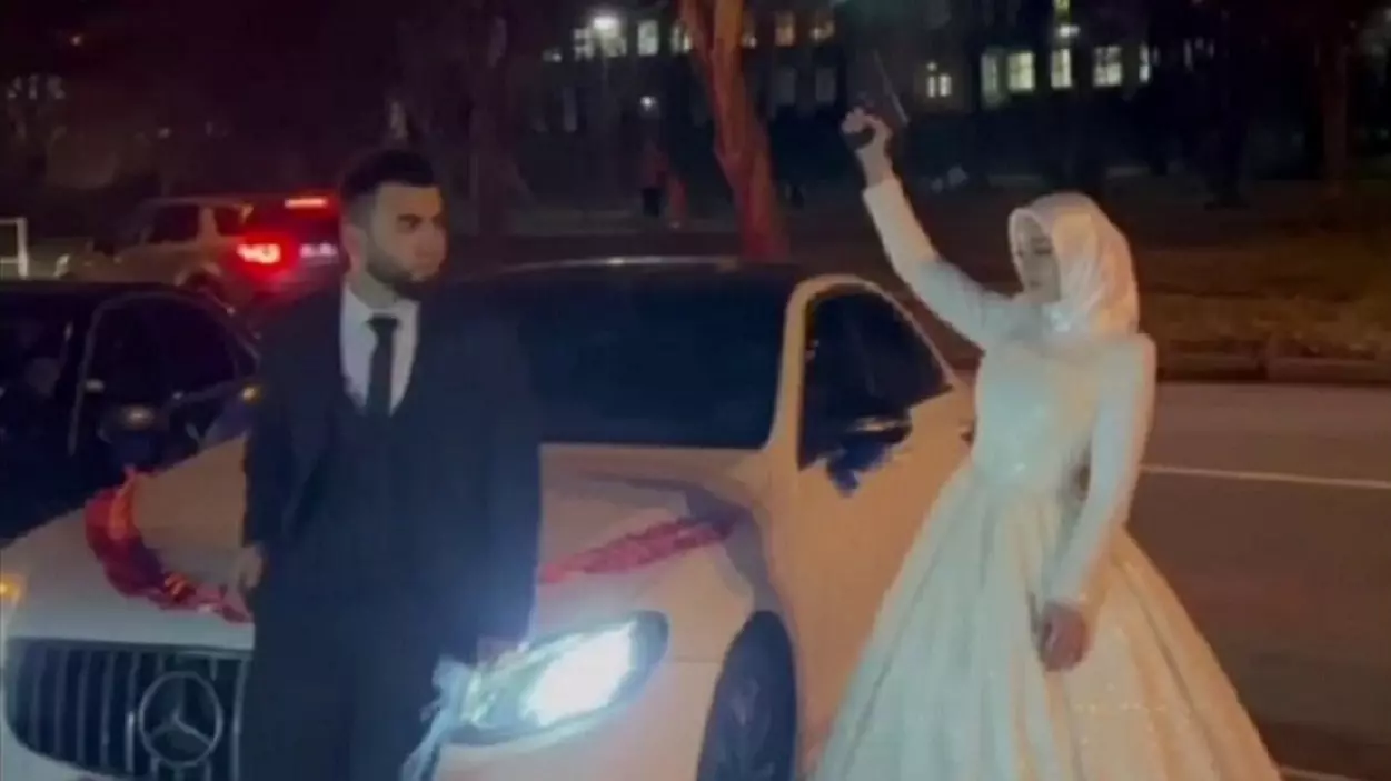 Свадьба по-кавказски: в Подмосковье молодожены палили в воздух на пороге ЗАГСа