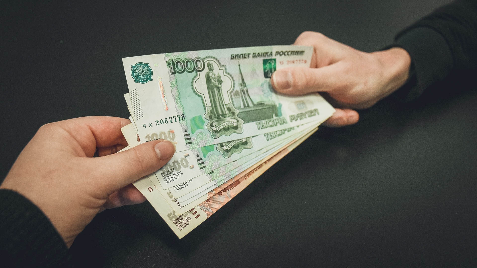 В РФ работодателей могут обязать платить компенсацию за неначисление зарплаты