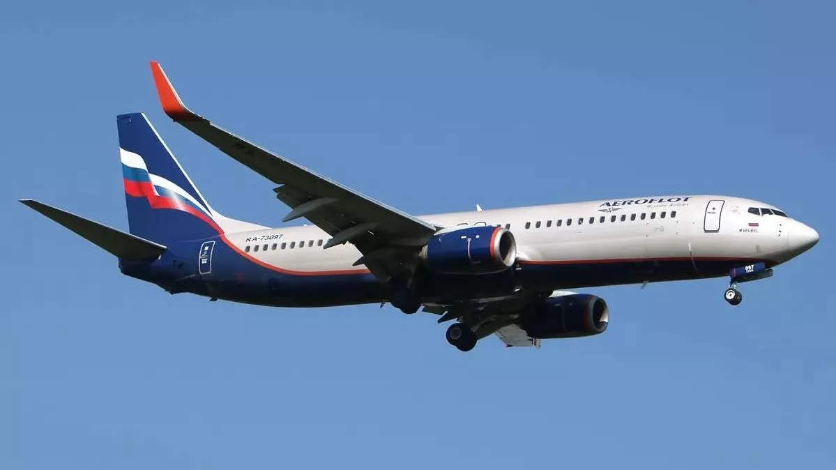 Boeing 737-800 (RA-73097) вернулся в Шереметьево из-за пожара на борту