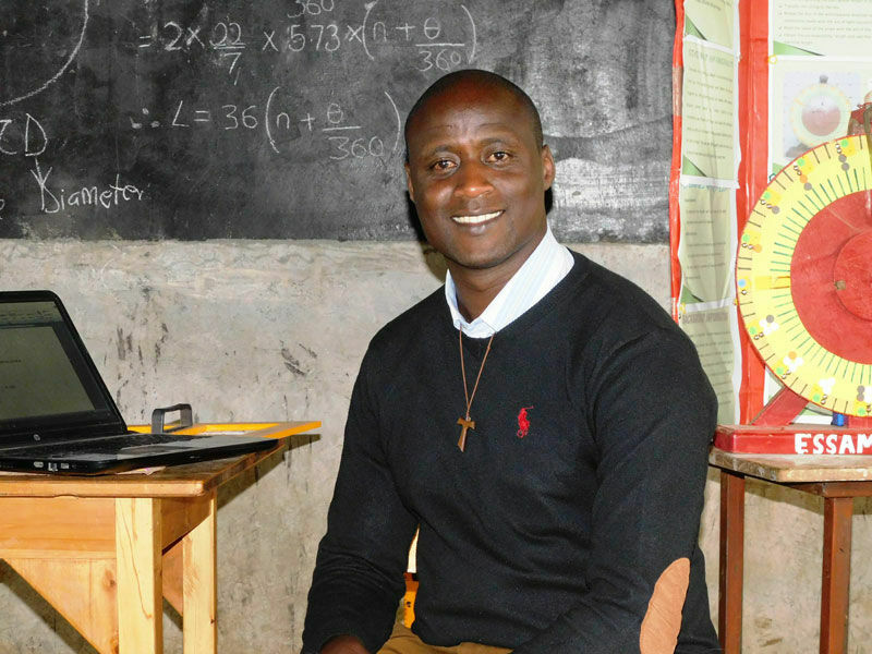 Учителя из глухой кенийской деревни признали лучшим в мире