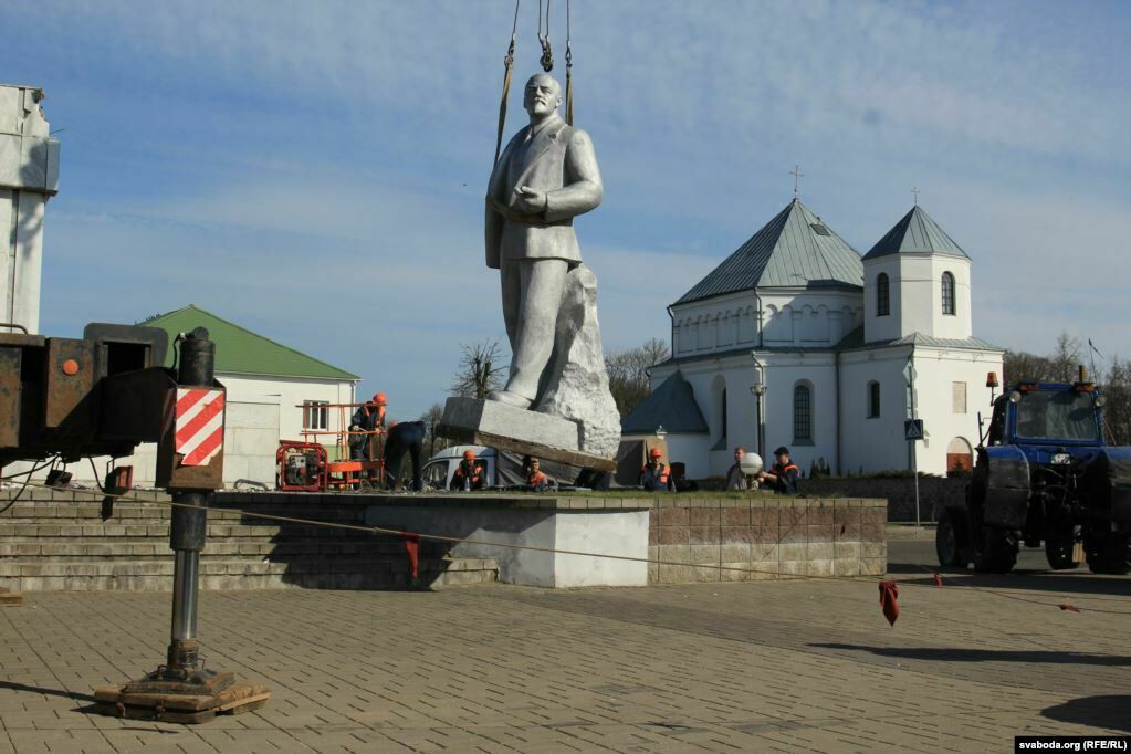 В Белоруссии впервые демонтировали памятник Ленину