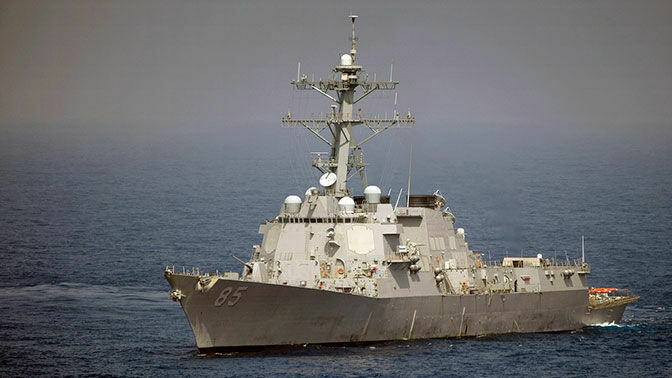Эсминец США прошёл рядом с базой Тихоокеанского флота ВМФ России