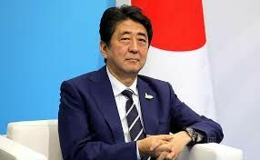 Главу правительства Японии пригласили посетить Москву 9 мая