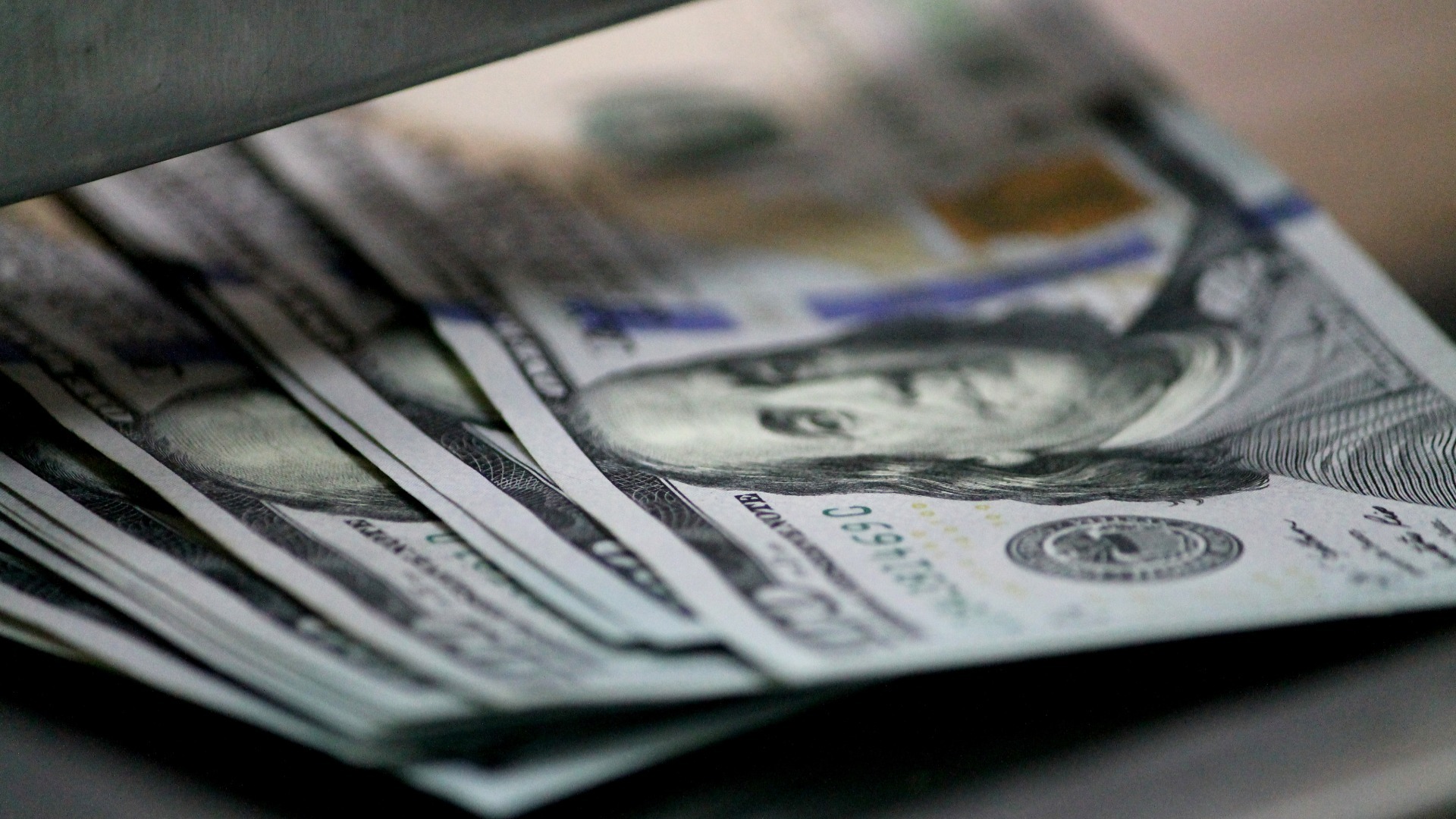 Неугомонный доллар: девальвацию рубля притормозили, но это ненадолго