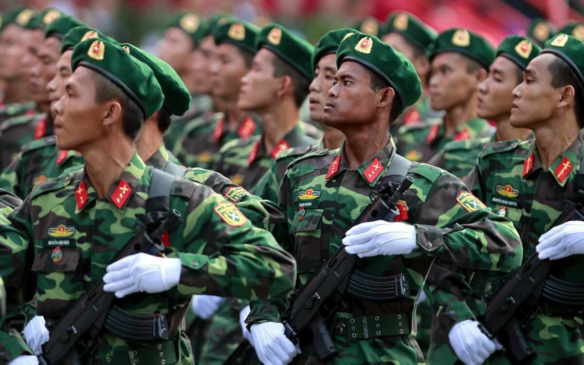 Все больше оружия Вьетнам стал закупать в Восточной Европе и Индии