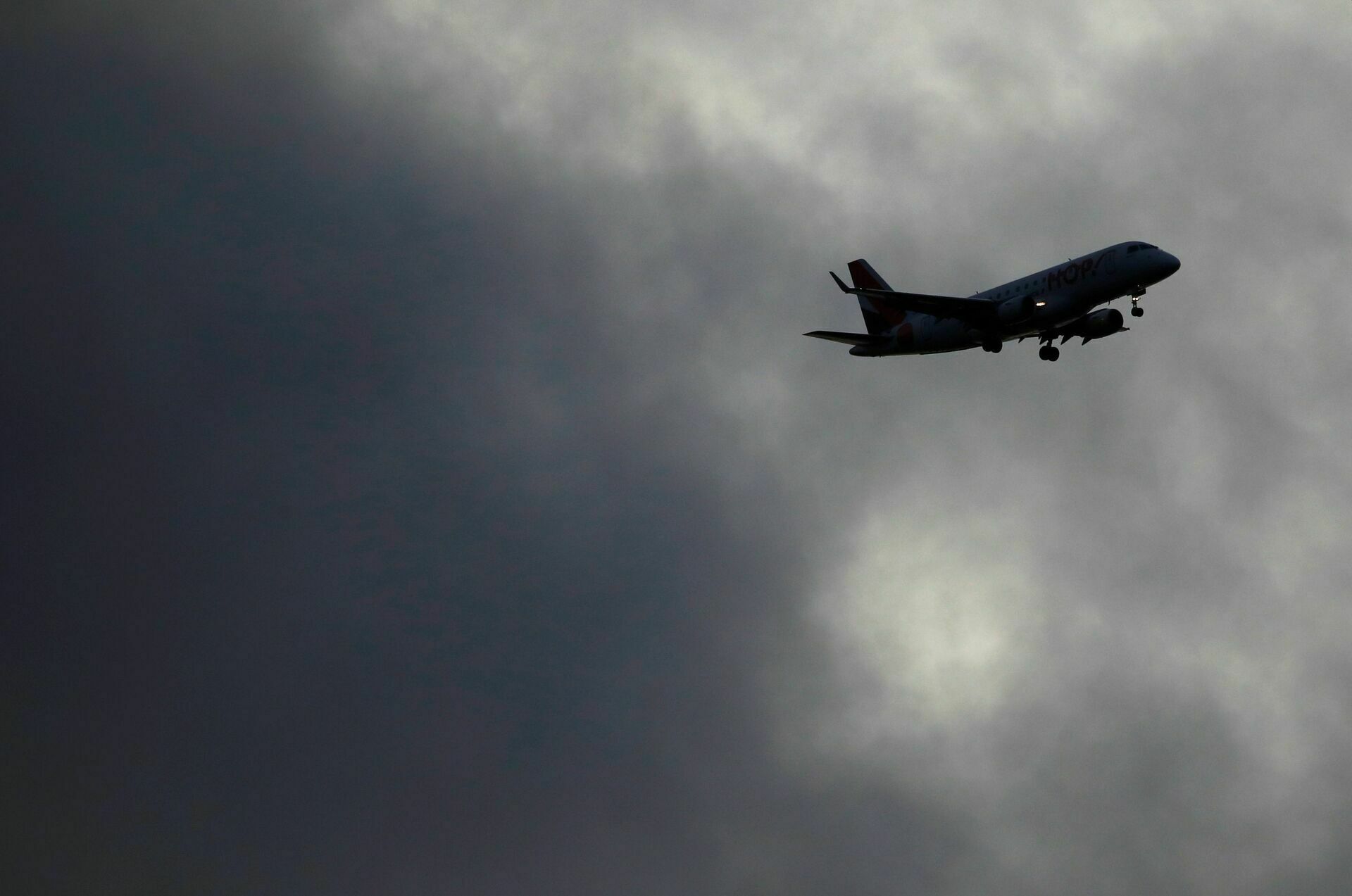 Авиакомпании США предупредили о возможном кризисе в отрасли из-за внедрения 5G