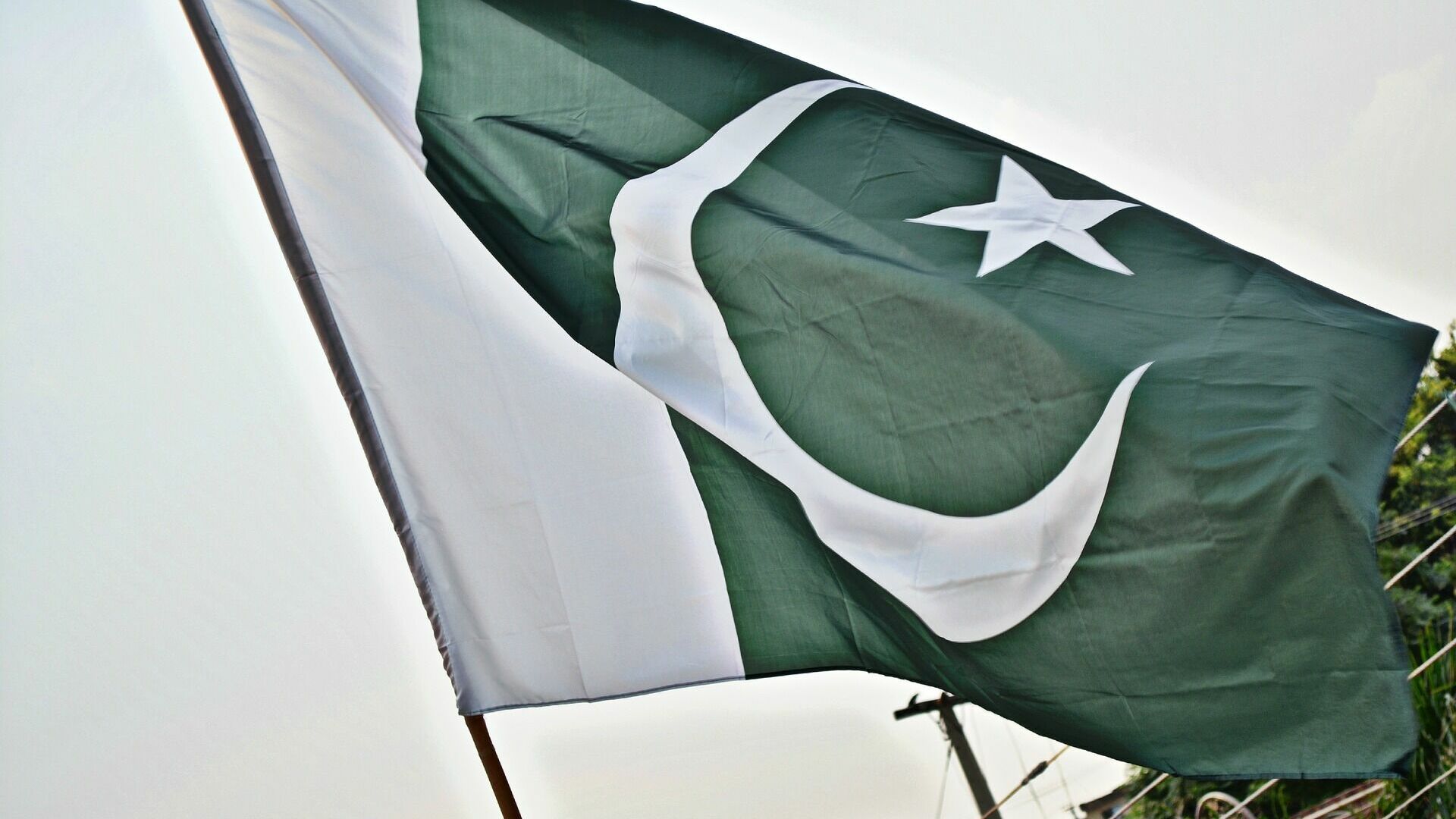 В Пакистане начались протесты из-за освобождения бывшего премьера Имрана Хана