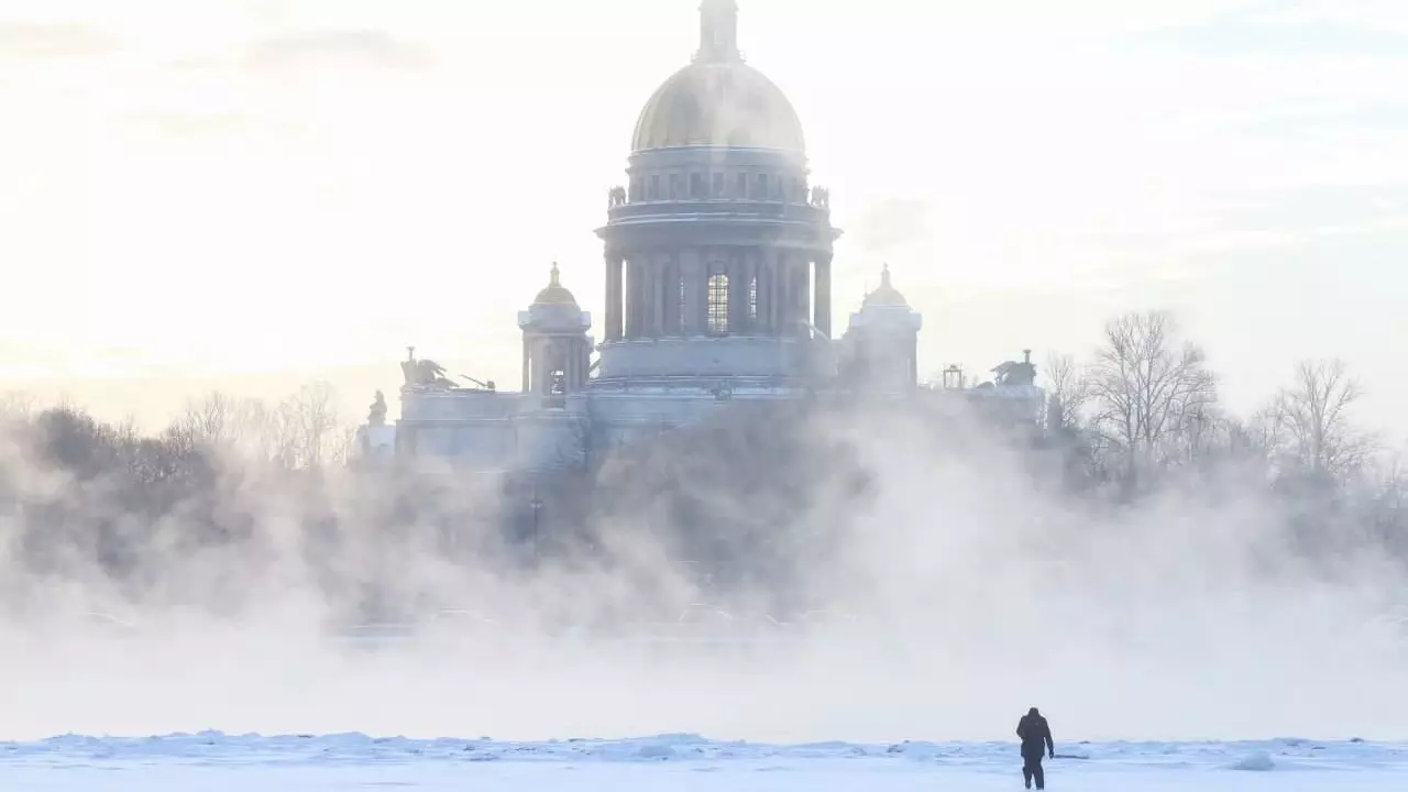 В Москве и Петербурге дневная температура понизится до минус 15-20 градусов