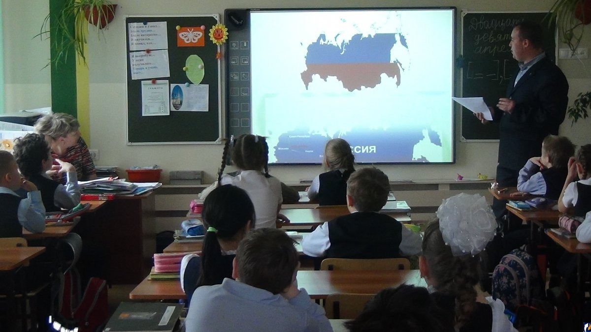 В российских школах начнут обучать семьеведению для повышения рождаемости