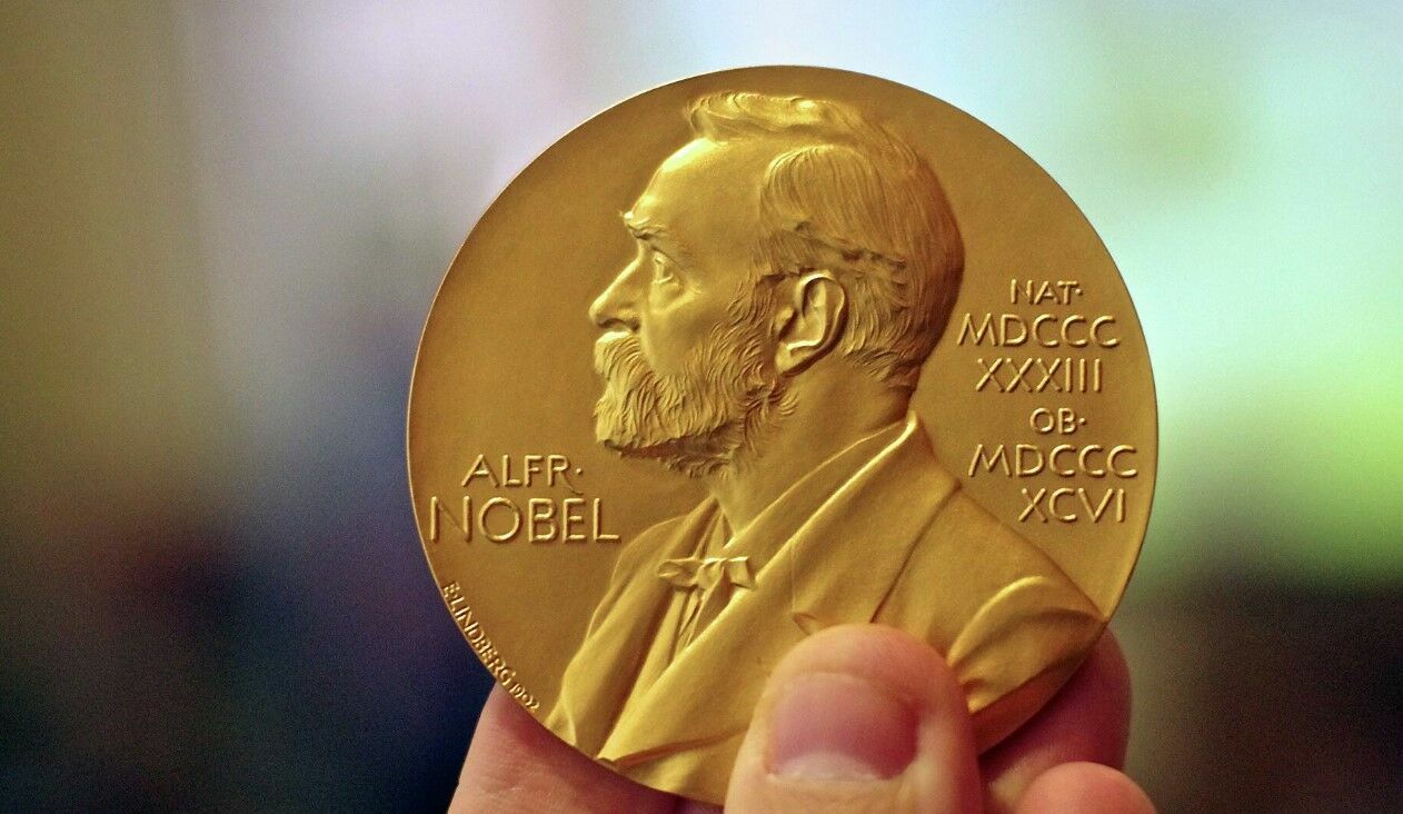 Нобелевскую премию по физике вручили за исследования в сфере квантовой механики