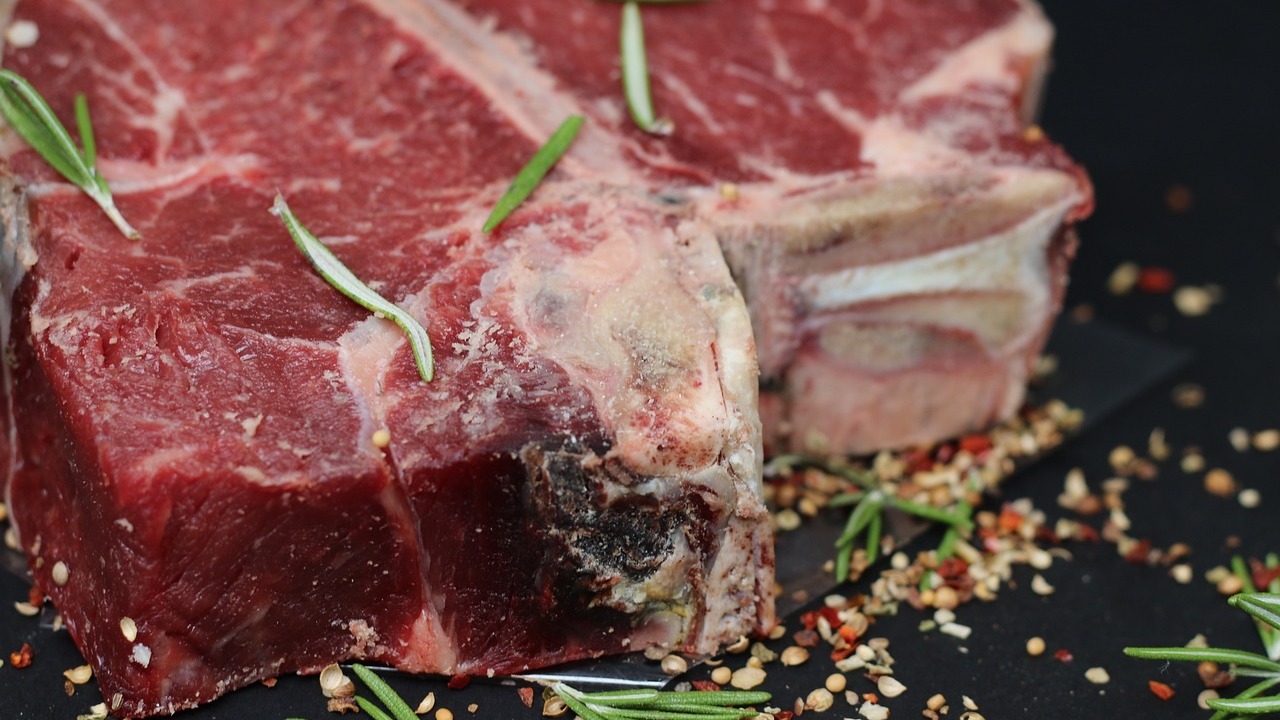 Власти требуют от производителей обосновать подорожание мяса