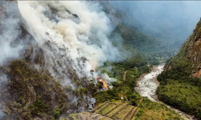 Травяной пал в Перу: огонь угрожает Мачу-Пикчу
