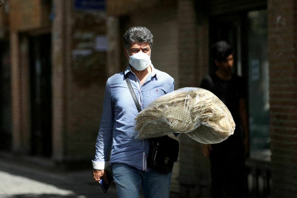 Бегом от голода: в Иране вводят цифровые купоны на хлеб по субсидированным ценам