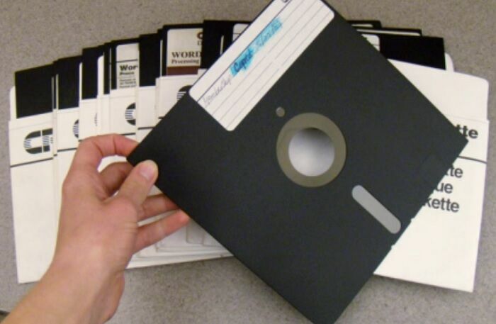 Ядерное оружие США управлялось с восьмидюймовых дискет